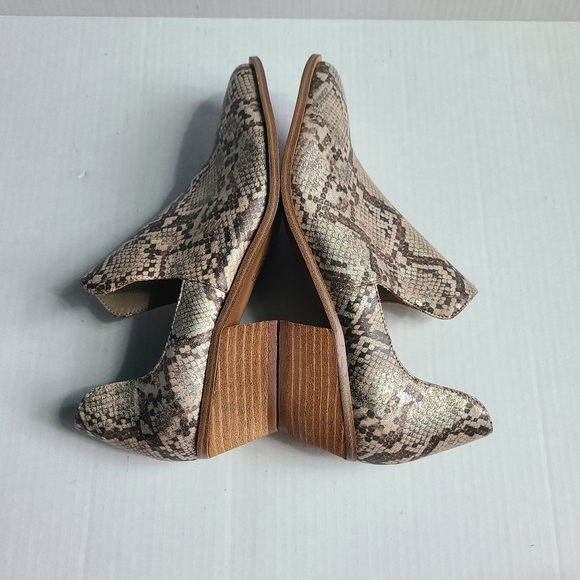 NWOT CHINESE LAUNDRY mali cream snake ankle boots - Picture 4 of 10